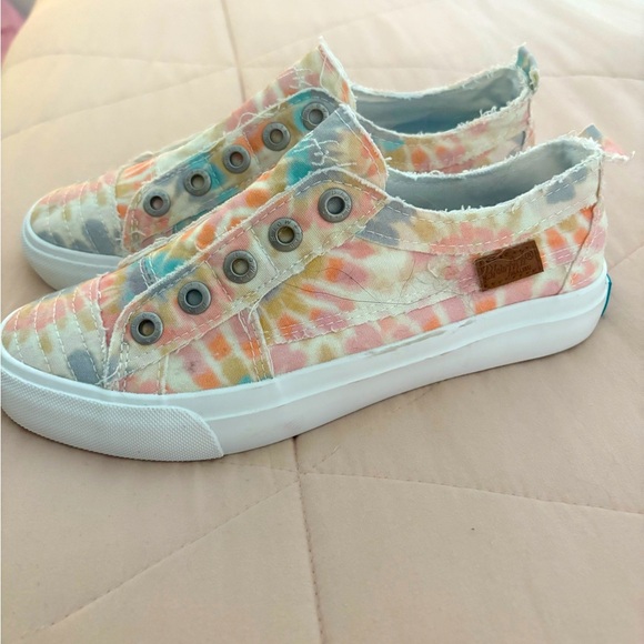 Blowfish sneaker size 7 new never worn - Picture 1 of 4